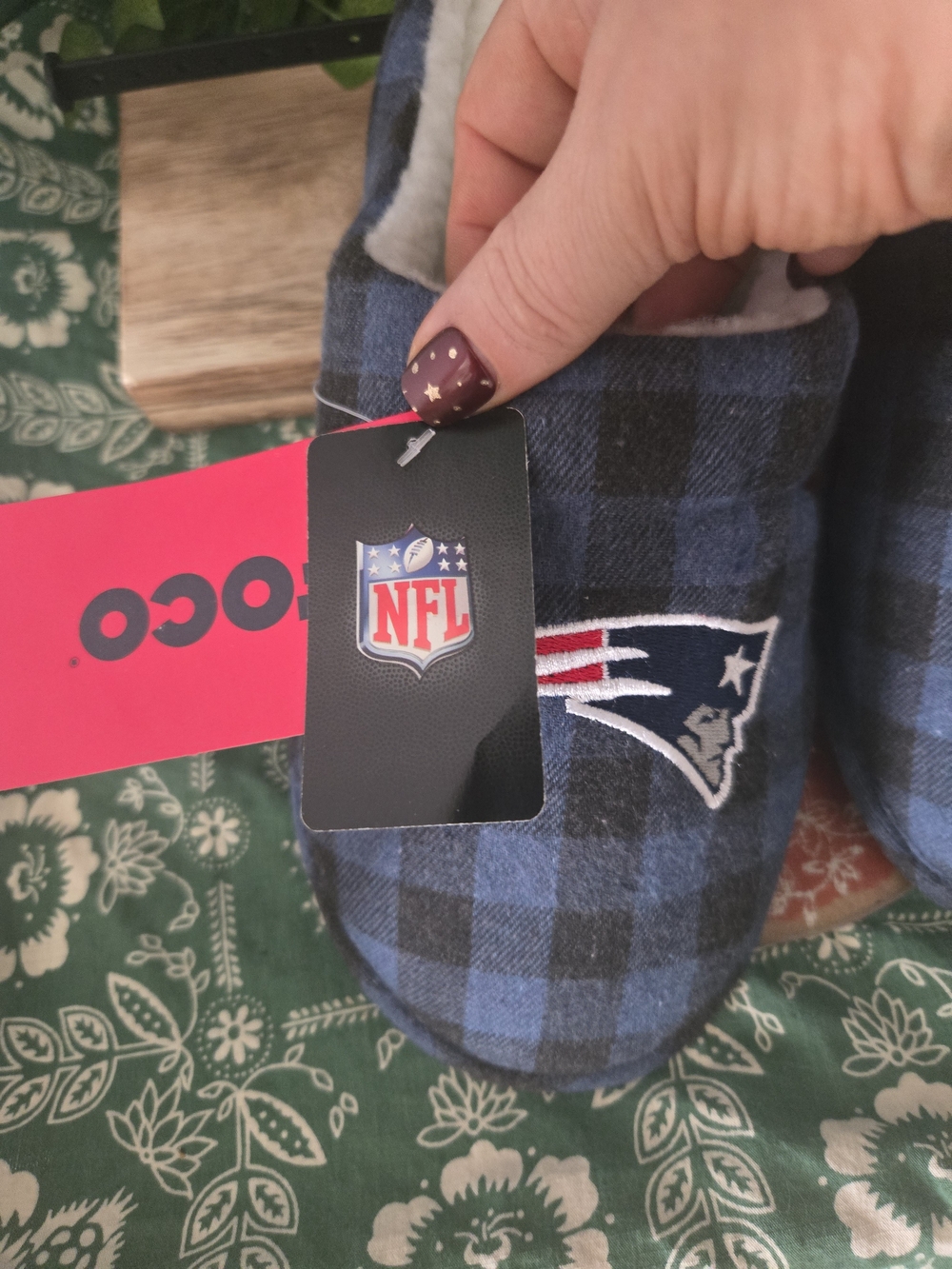 4/$15 NFL New England Patriots Blue Plaid Slippers Sz 7 8 Adult